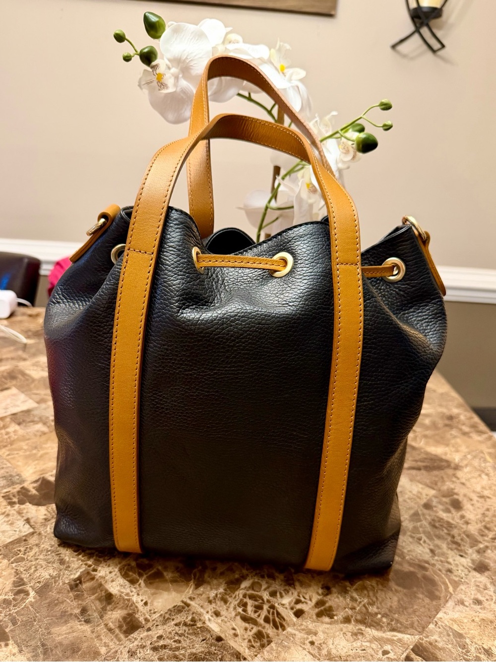 🥰♥️Anna Paola Black Pebbled Leather Drawstring Tote Bag (Made in Italy) - Picture 3 of 16